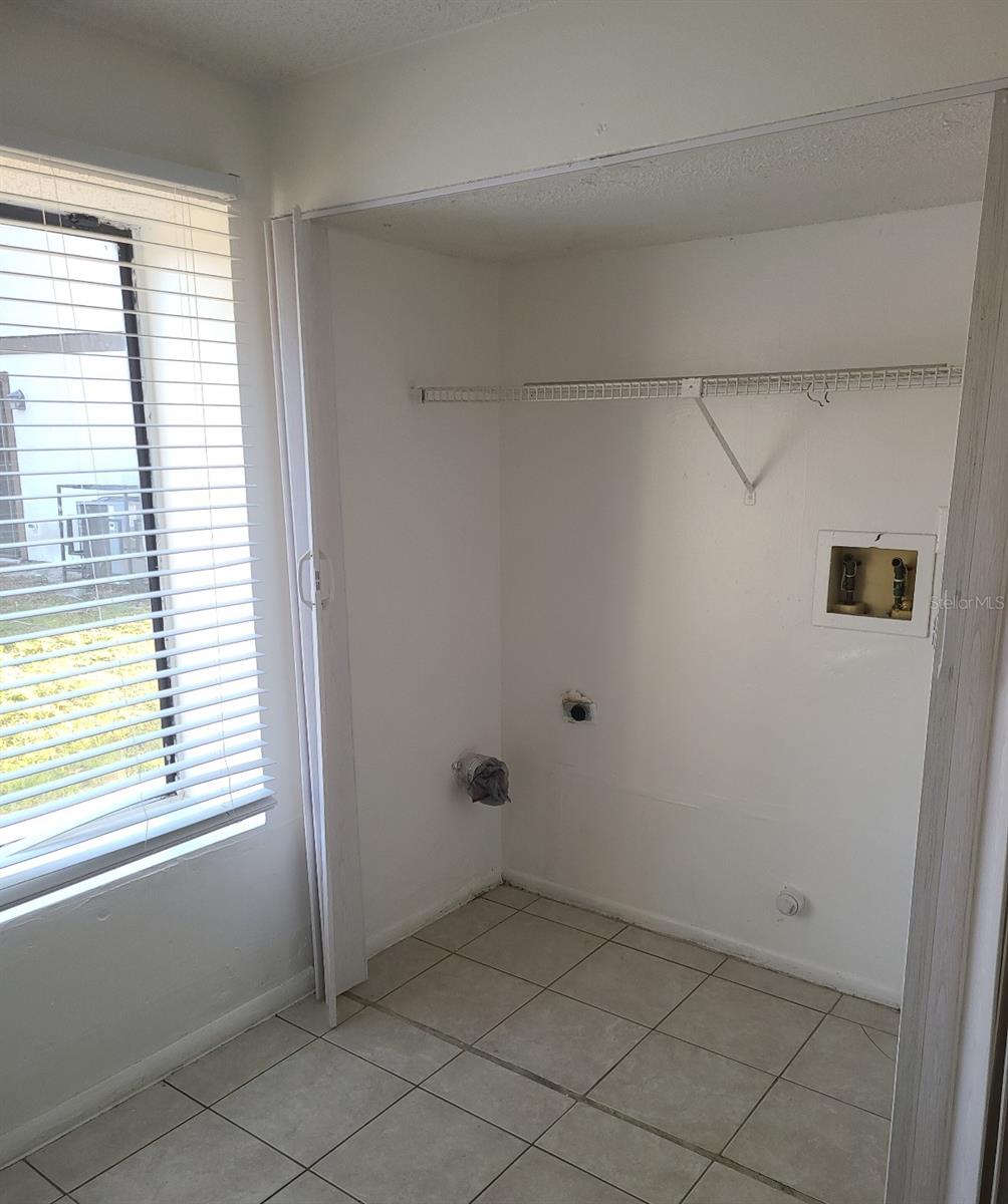 Image 7 of 19 For 4910 Silver Oaks Village B