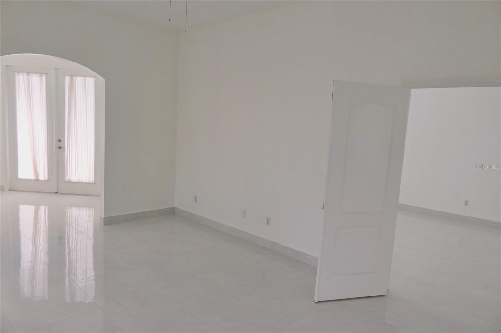 Image 16 of 30 For 10007 Newington Drive