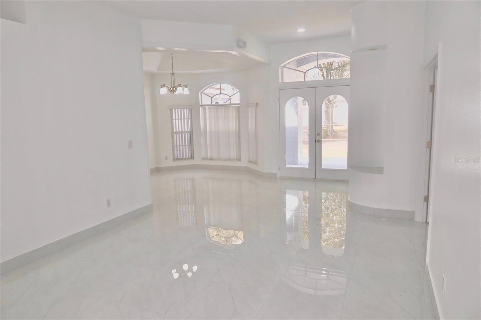 Image 4 of 30 For 10007 Newington Drive