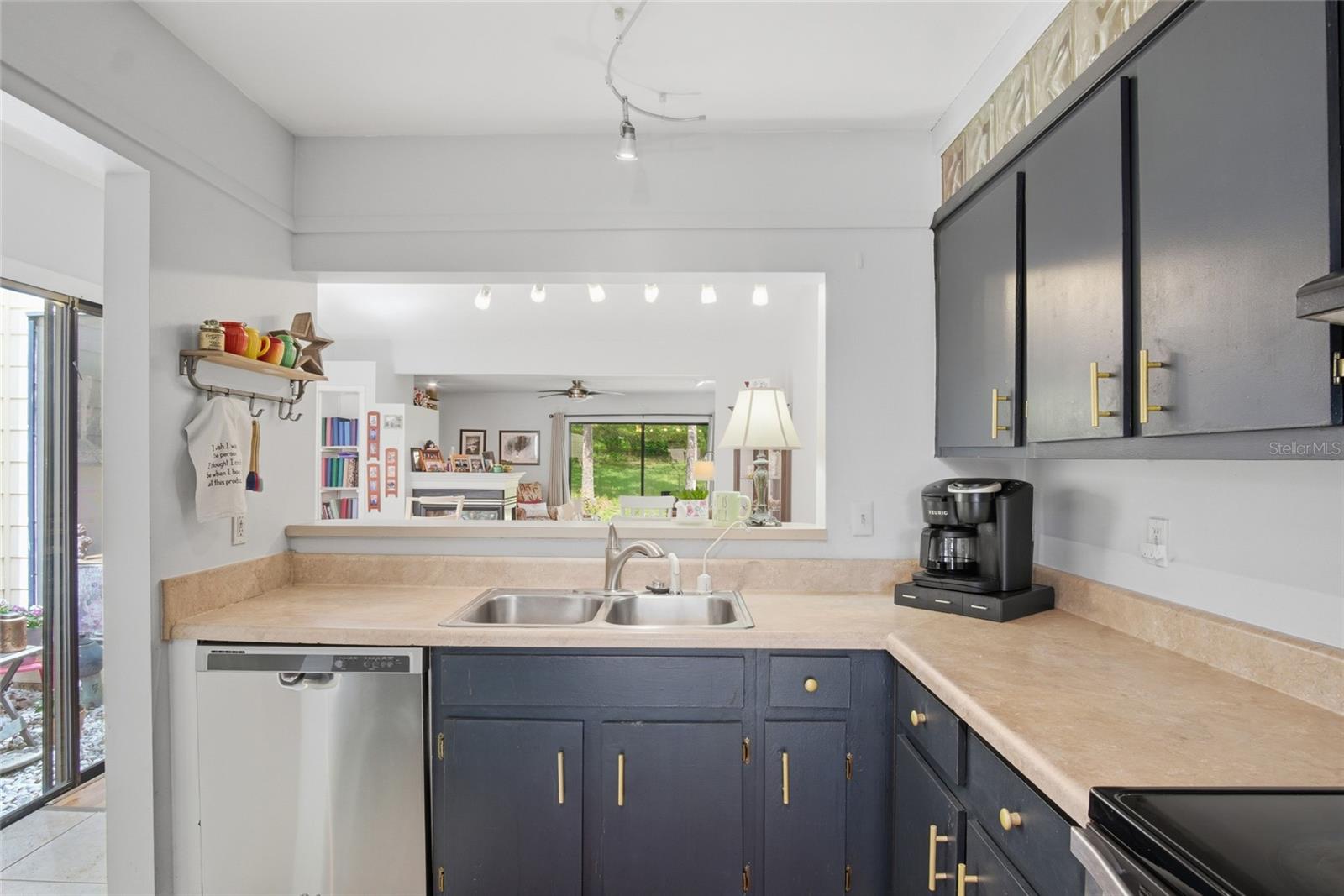 Image 9 of 50 For 708 Teal Lane