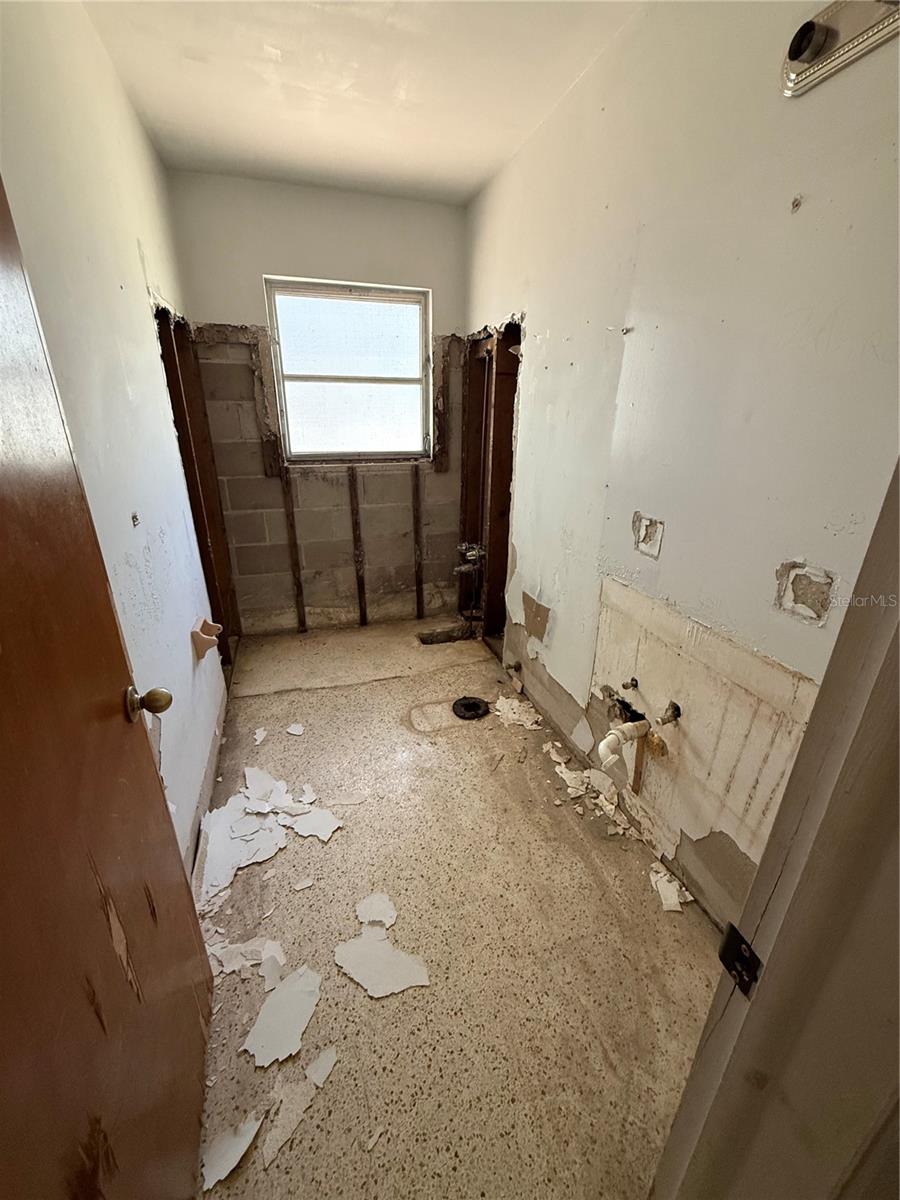 Image 11 of 23 For 600 53rd Court