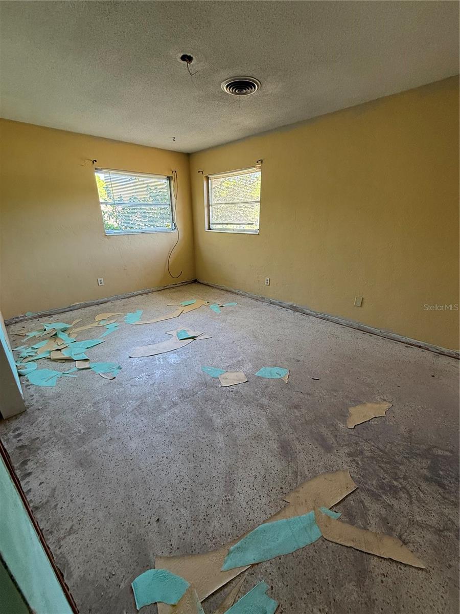 Image 16 of 23 For 600 53rd Court