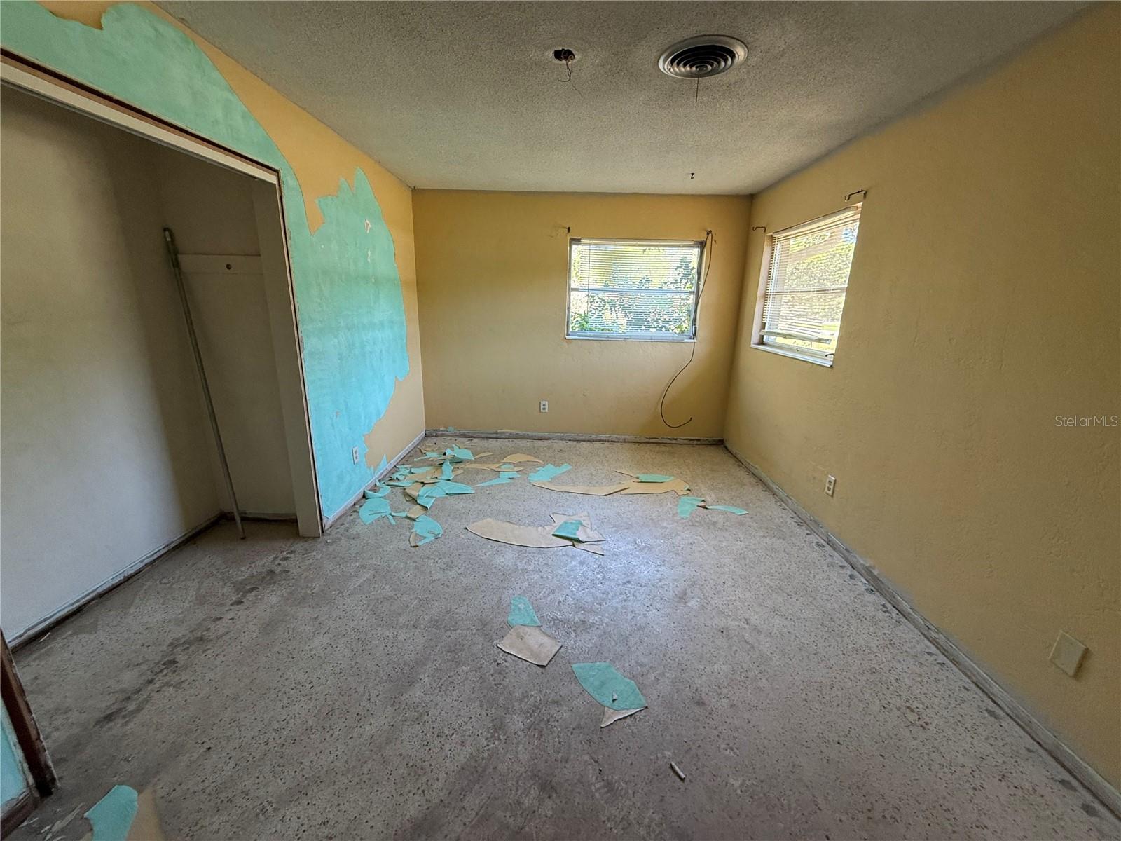 Image 18 of 23 For 600 53rd Court