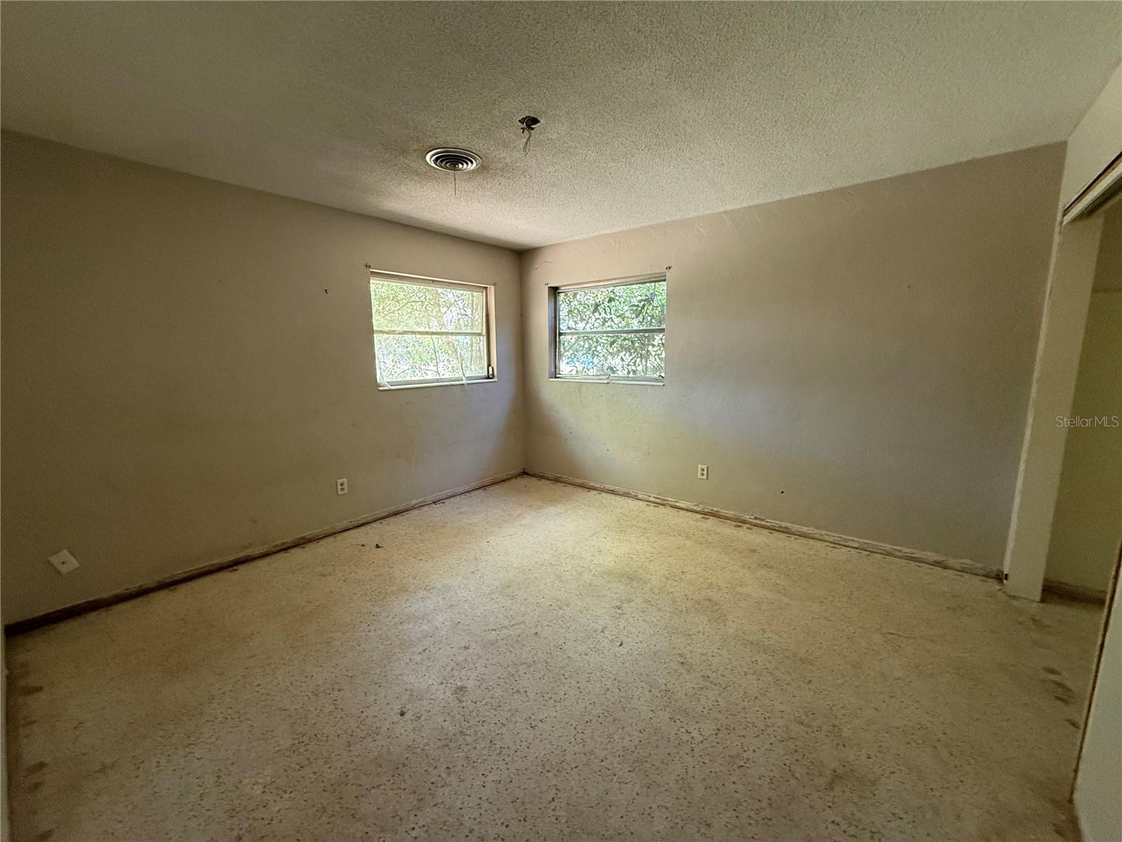 Image 19 of 23 For 600 53rd Court