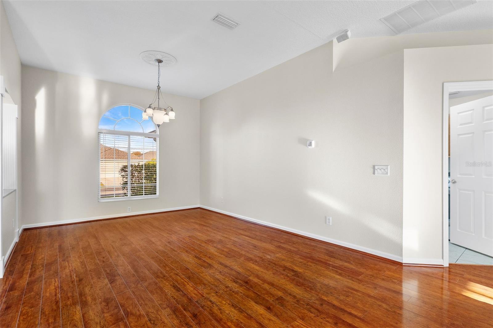 Image 15 of 44 For 1933 56th Terrace