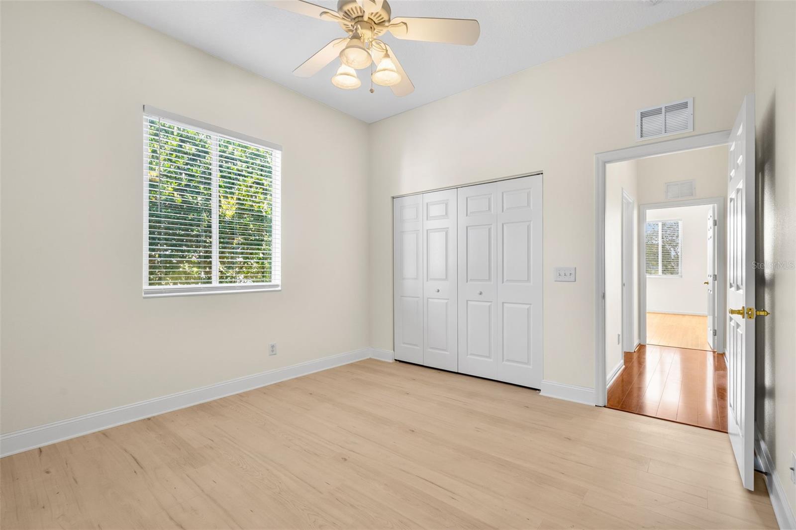 Image 18 of 44 For 1933 56th Terrace