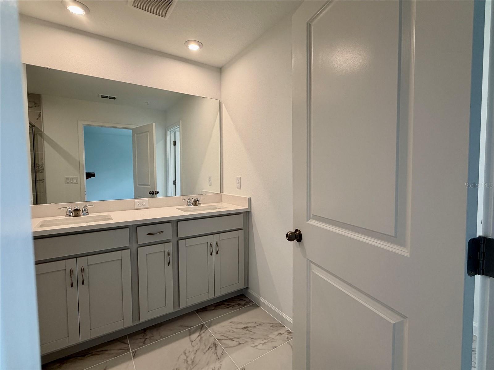 Image 17 of 53 For 9976 Red Canoe Alley