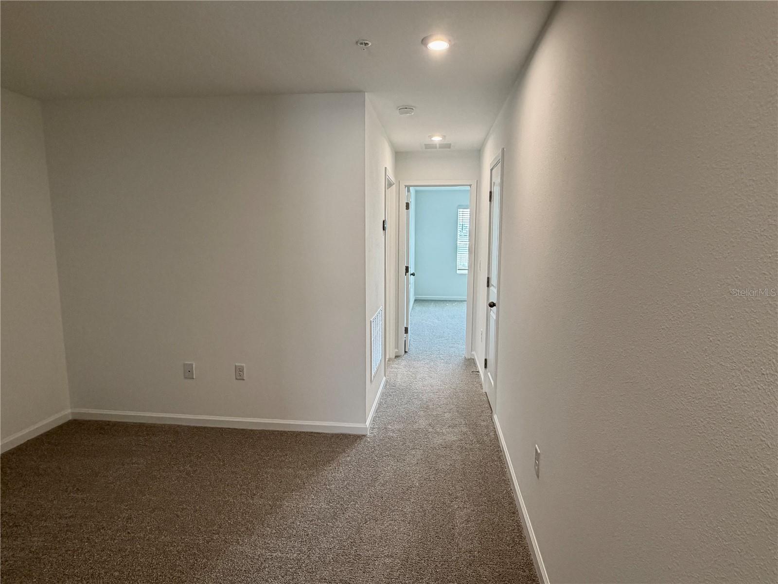 Image 26 of 53 For 9976 Red Canoe Alley