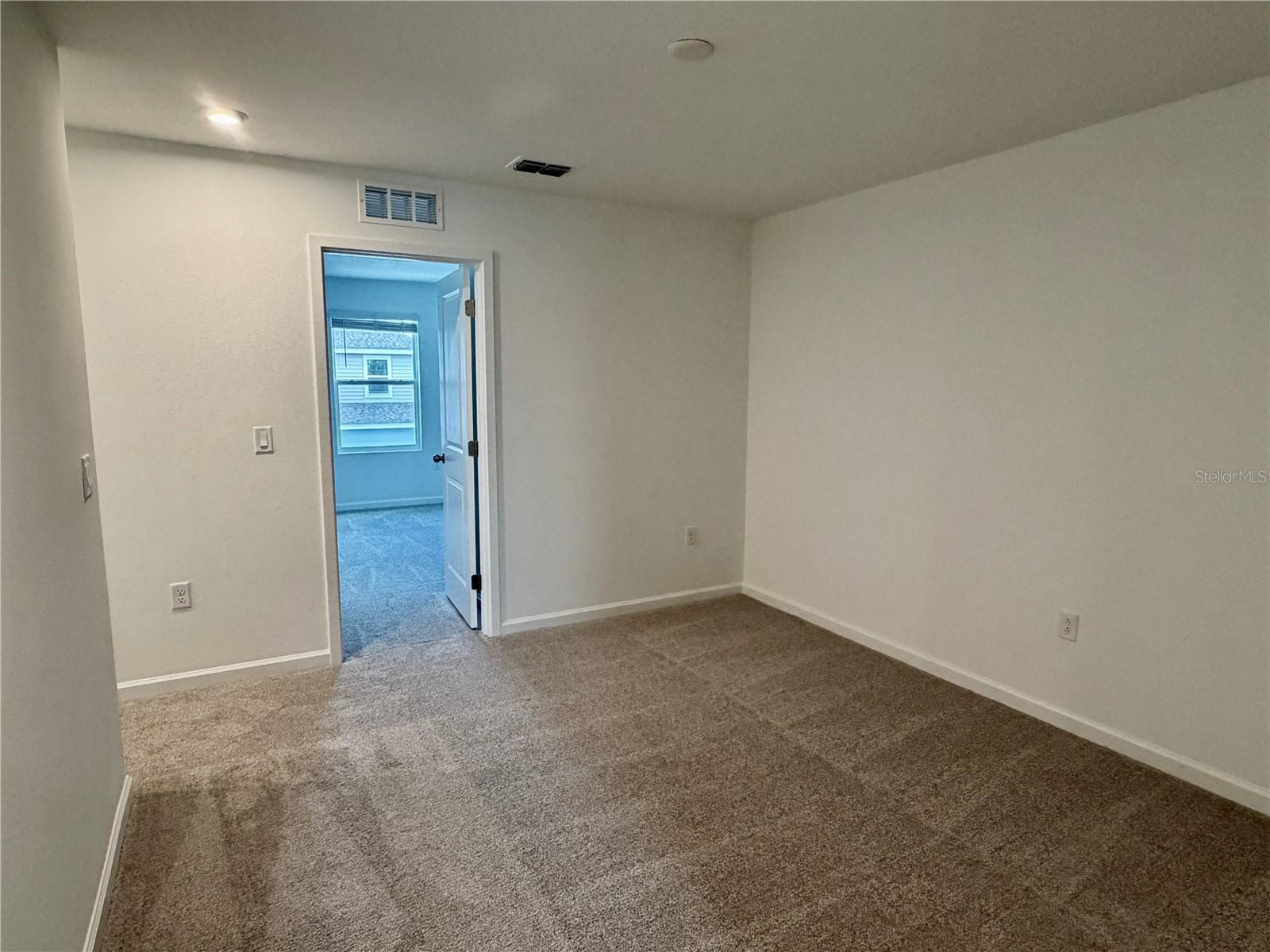 Image 27 of 53 For 9976 Red Canoe Alley