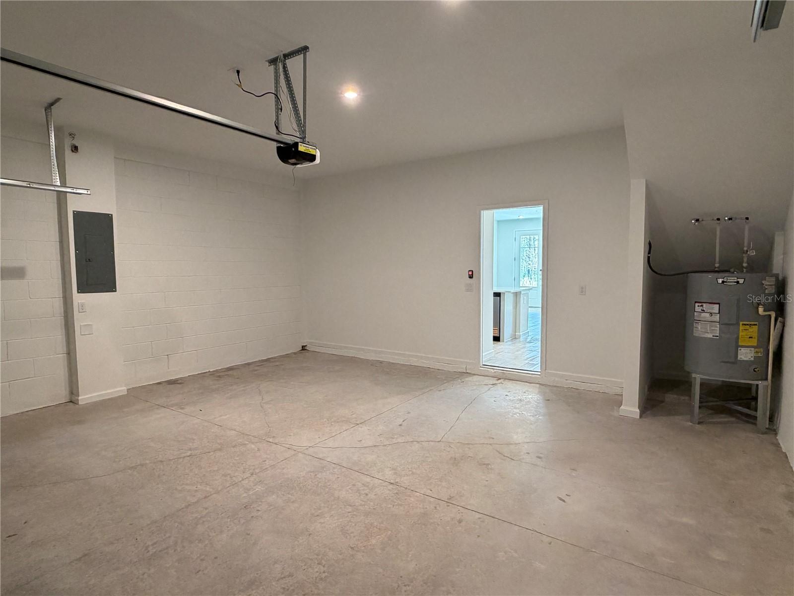 Image 32 of 53 For 9976 Red Canoe Alley