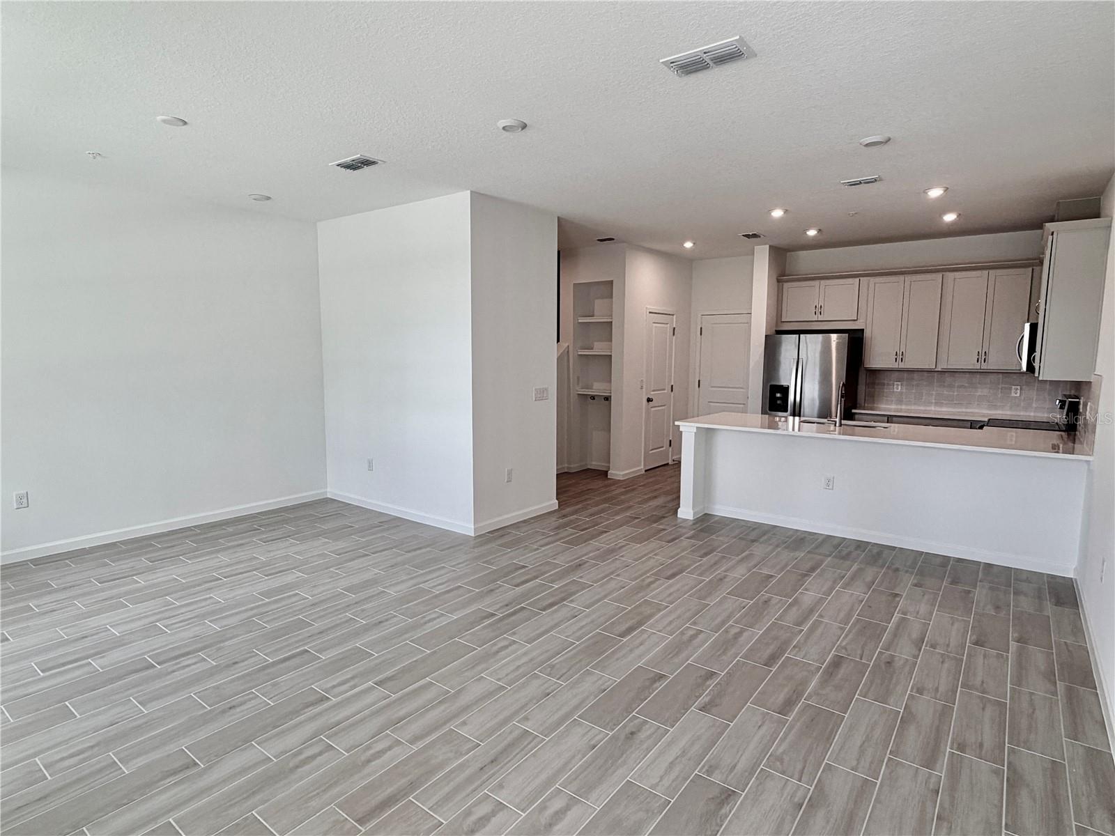 Image 4 of 53 For 9976 Red Canoe Alley