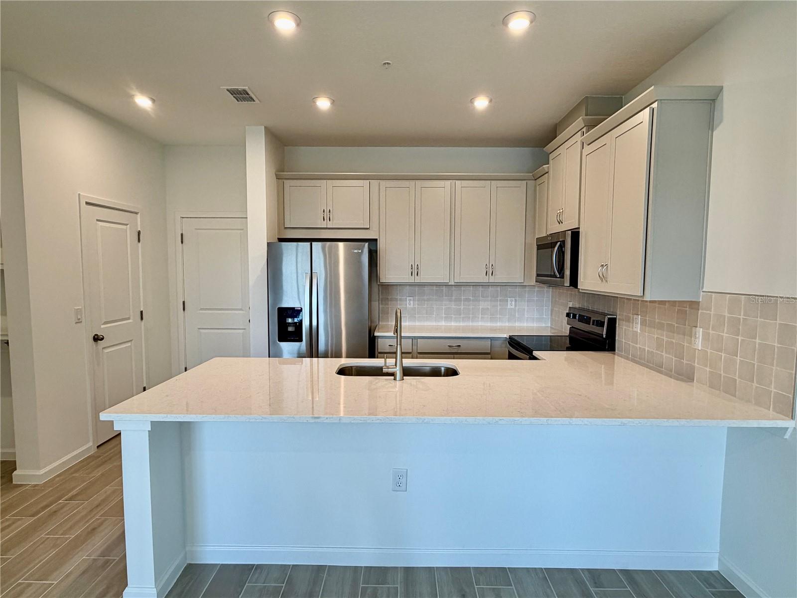 Image 5 of 53 For 9976 Red Canoe Alley