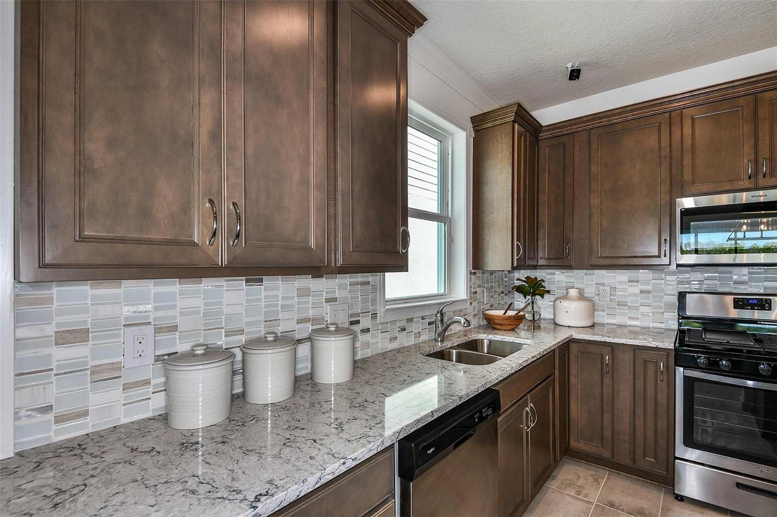 Image 10 of 33 For 2356 Daisy Tree Road