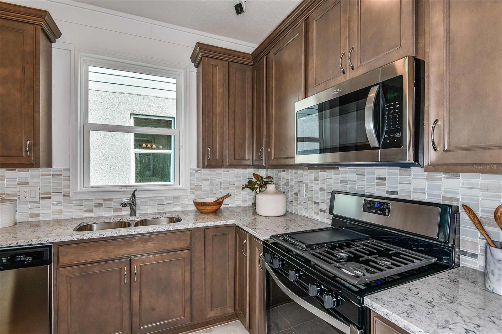 Image 11 of 33 For 2356 Daisy Tree Road