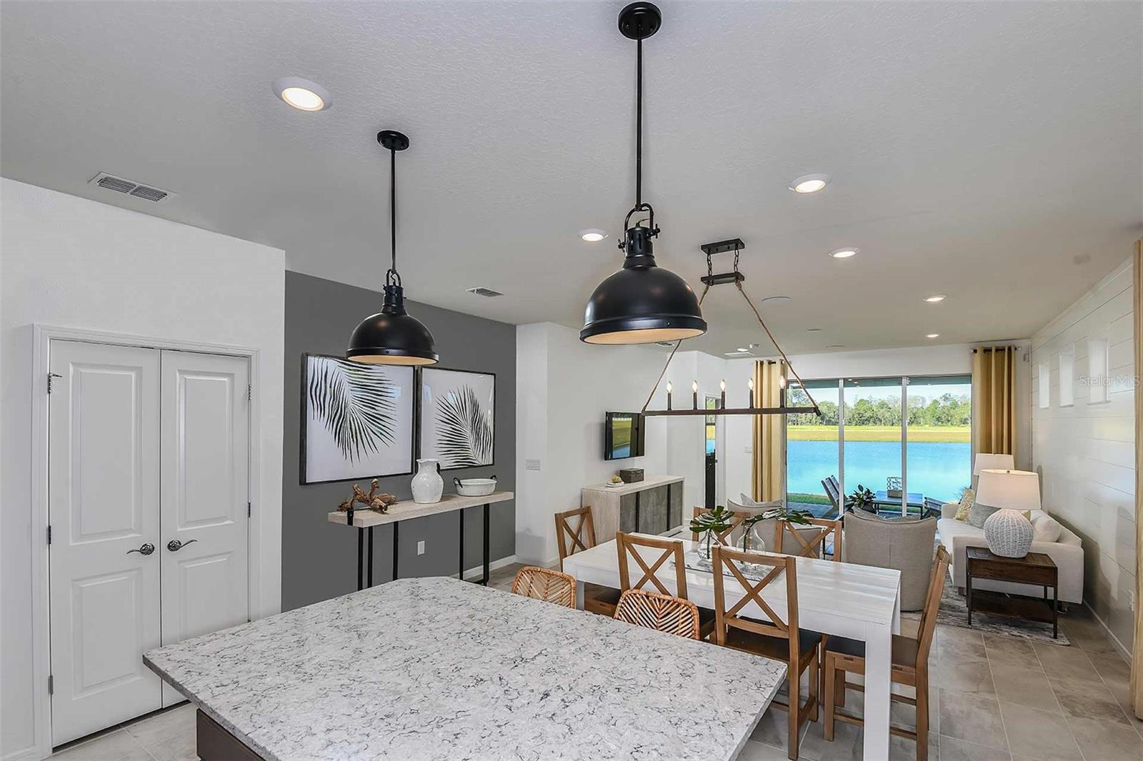 Image 16 of 33 For 2356 Daisy Tree Road