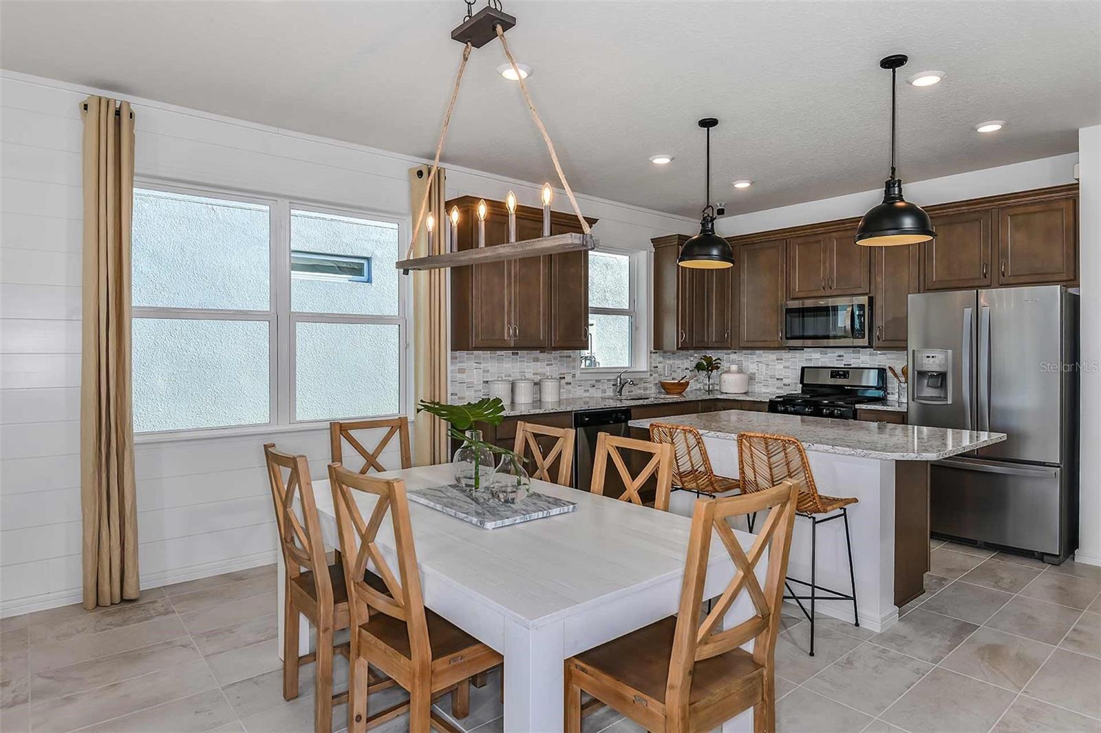 Image 17 of 33 For 2356 Daisy Tree Road