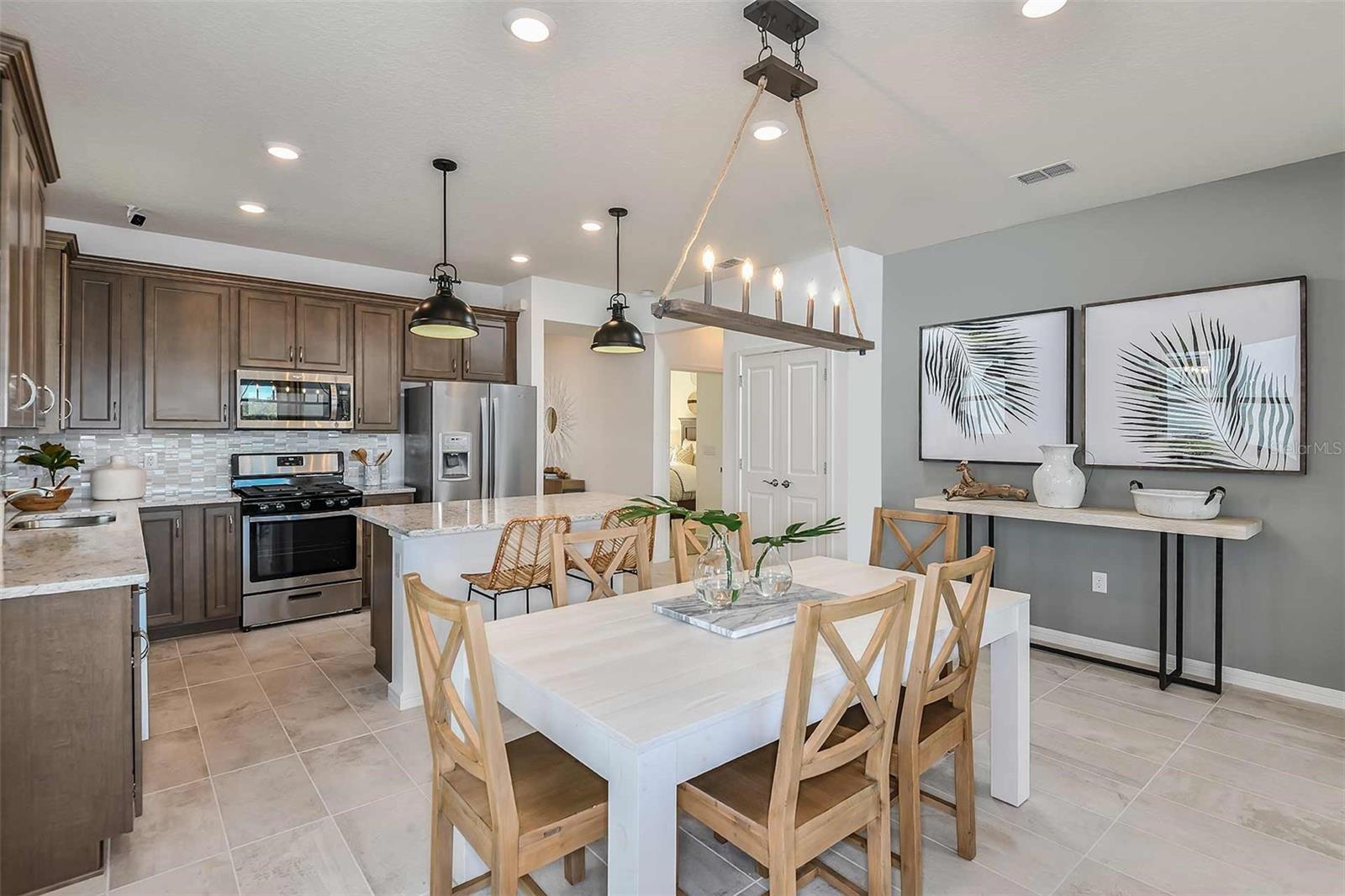 Image 19 of 33 For 2356 Daisy Tree Road