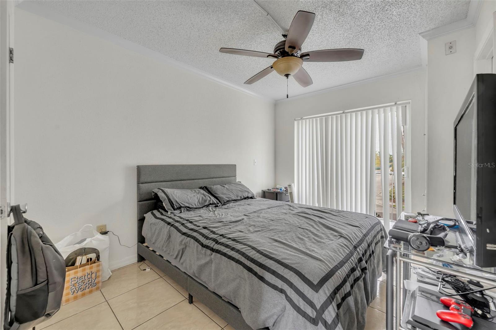 Image 16 of 24 For 145 Oyster Bay Circle 220