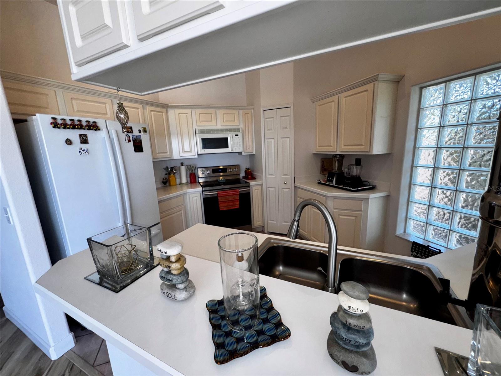 Image 11 of 45 For 7200 Bay Club Way