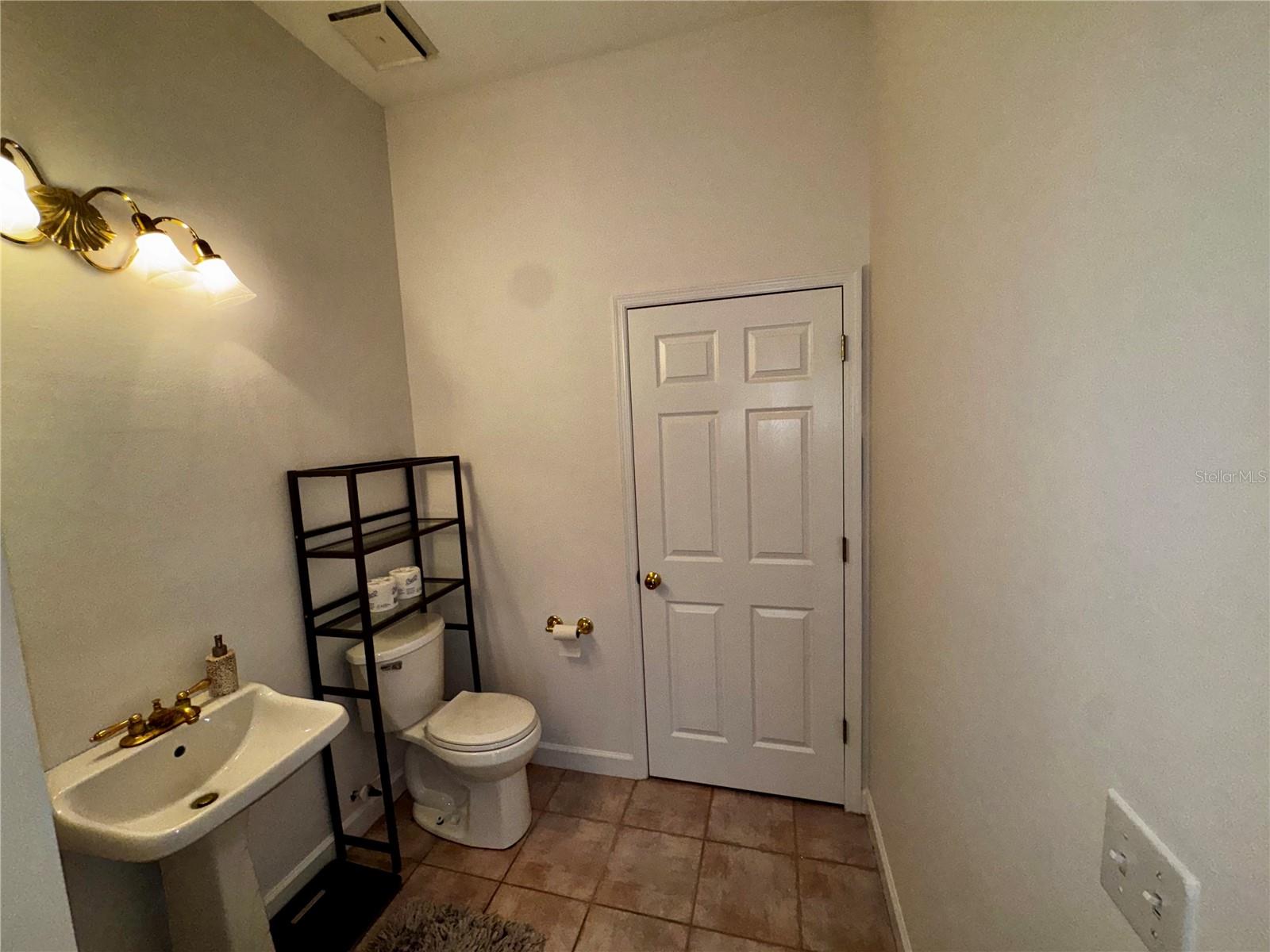 Image 14 of 45 For 7200 Bay Club Way