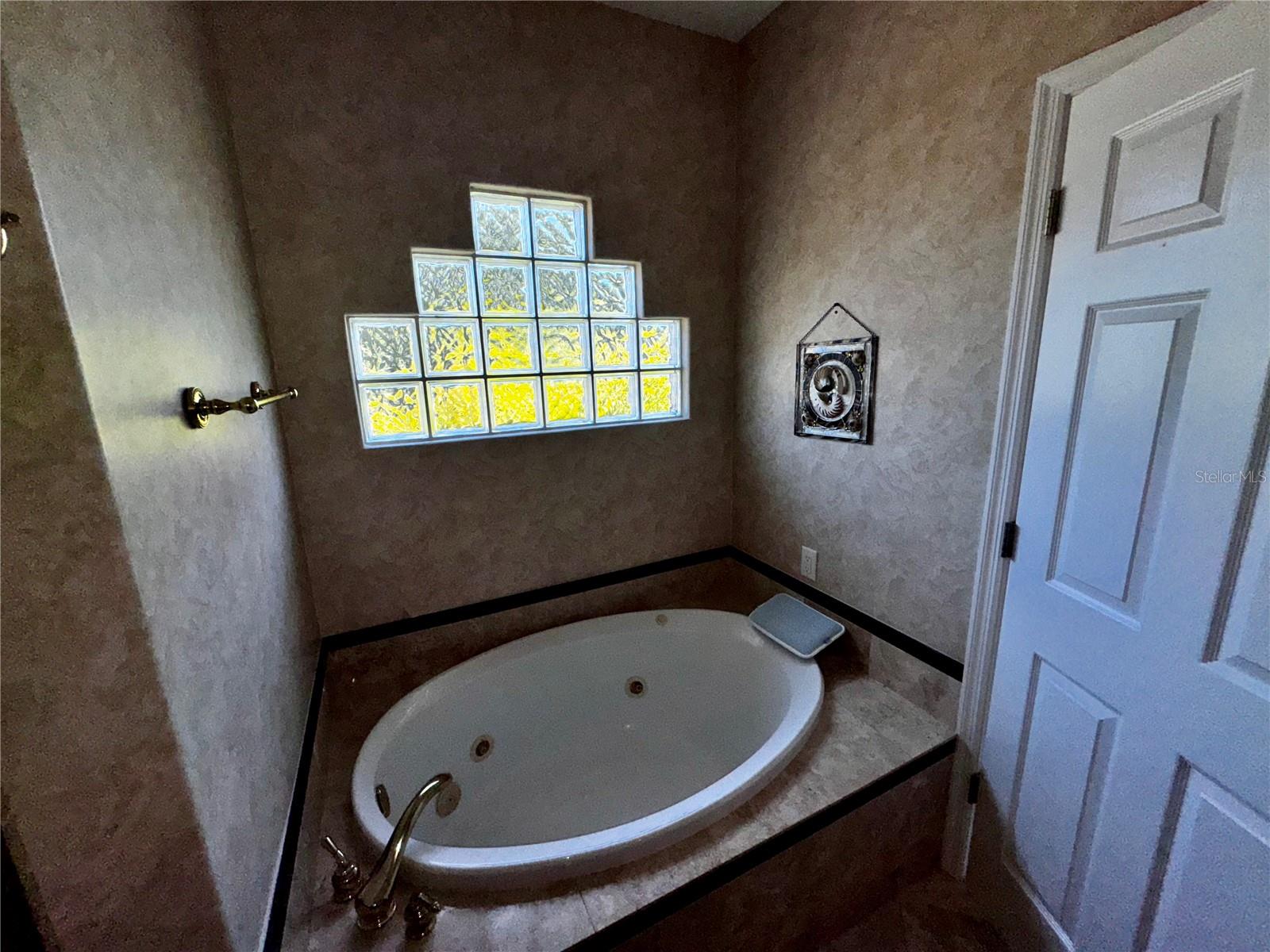 Image 26 of 45 For 7200 Bay Club Way