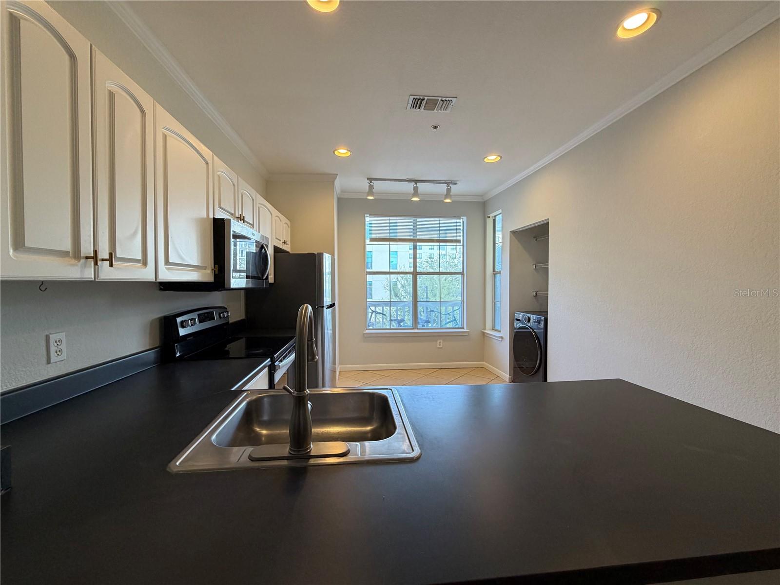 Image 11 of 37 For 860 Orange Avenue 301