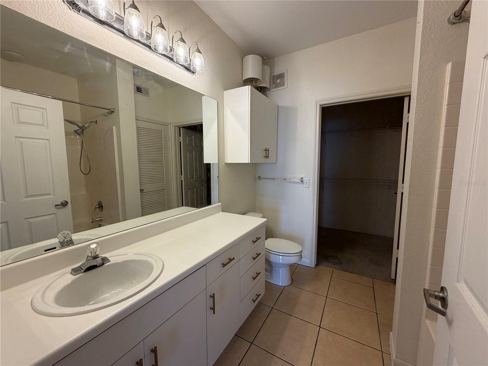 Image 12 of 37 For 860 Orange Avenue 301