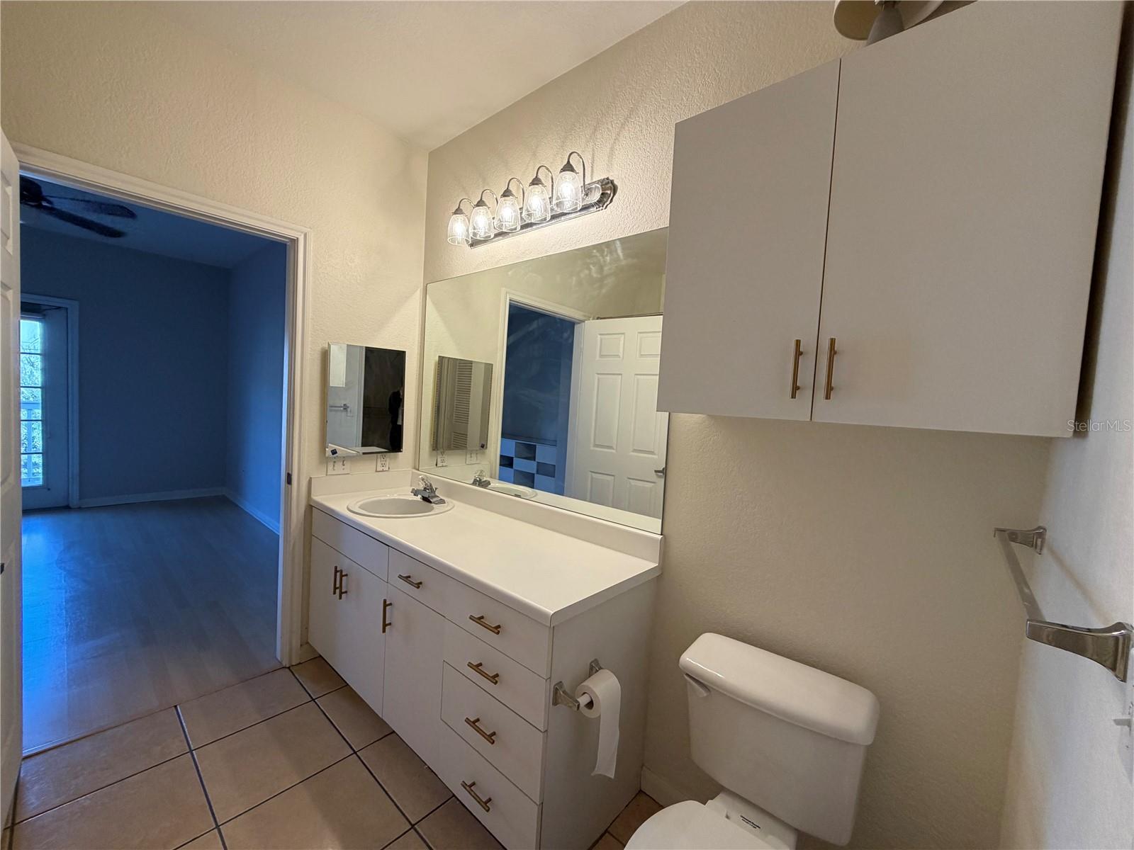 Image 14 of 37 For 860 Orange Avenue 301