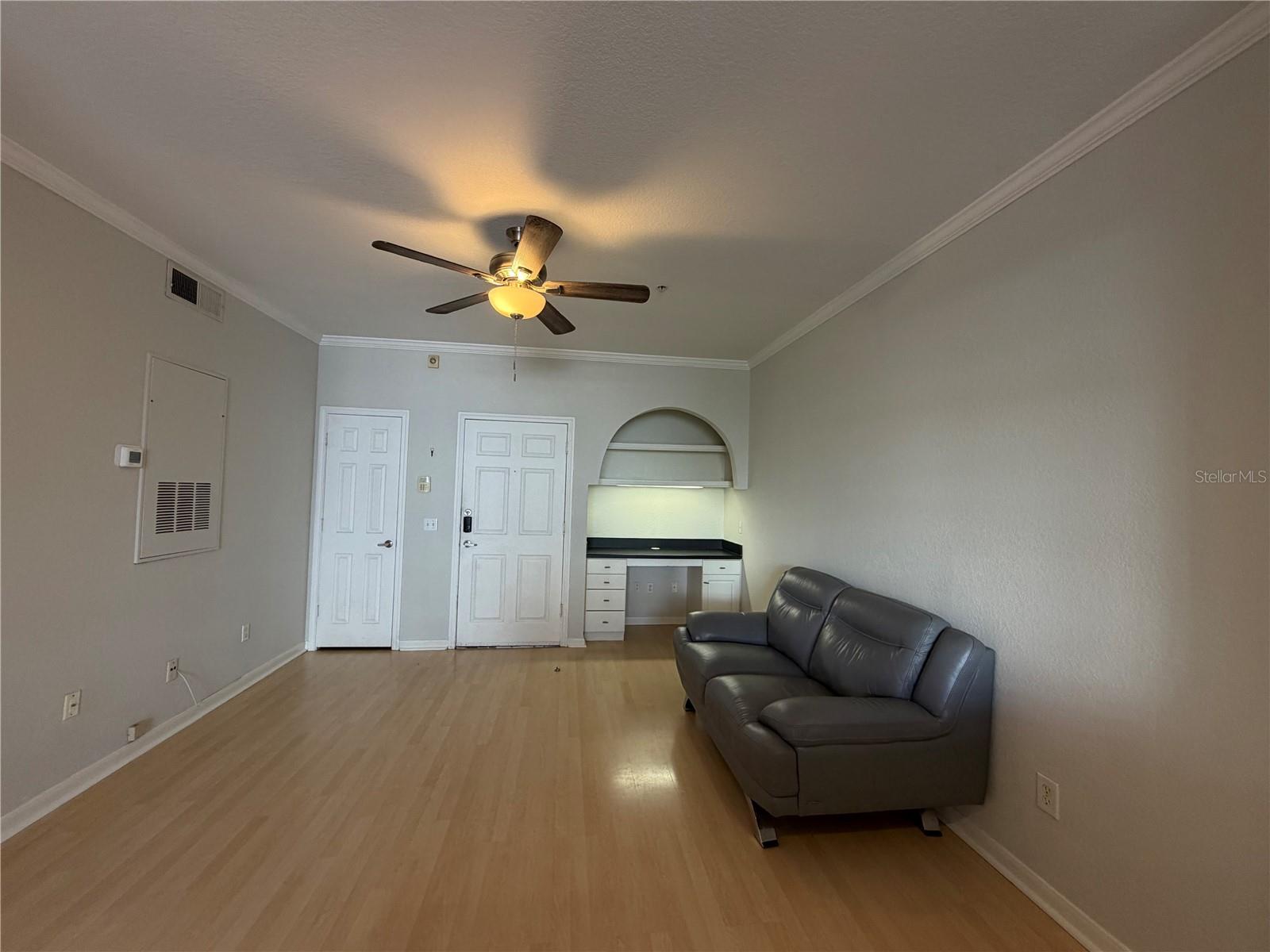 Image 16 of 37 For 860 Orange Avenue 301