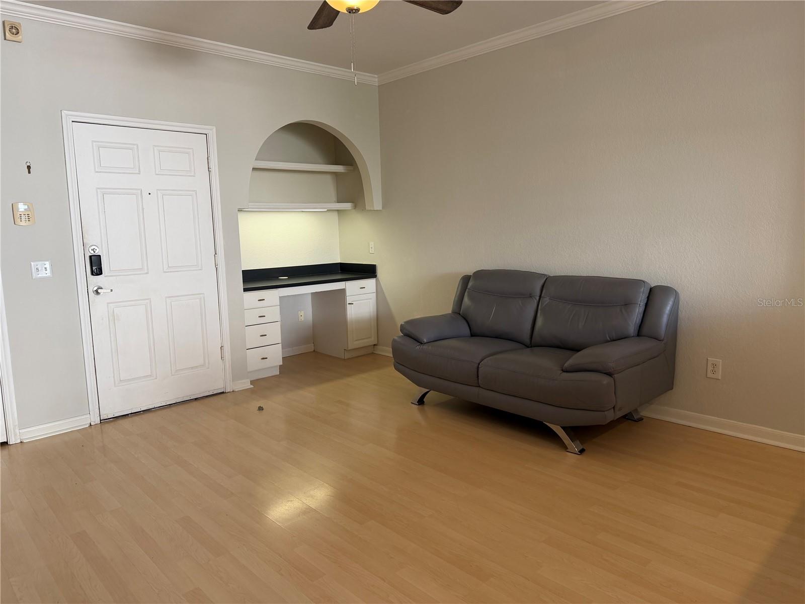 Image 18 of 37 For 860 Orange Avenue 301