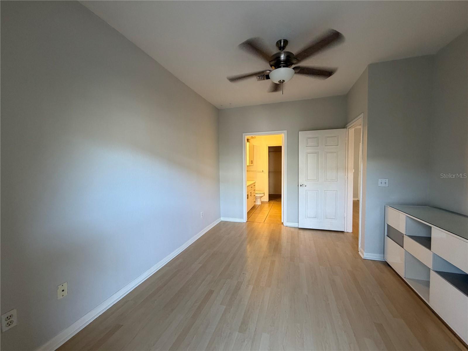 Image 20 of 37 For 860 Orange Avenue 301