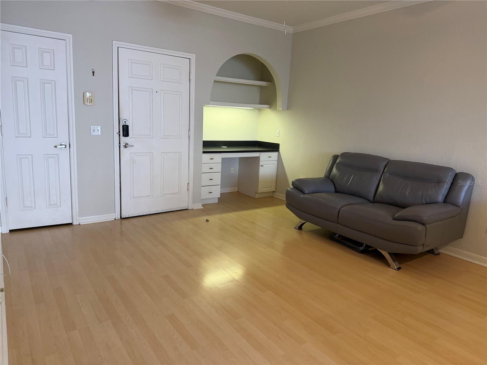 Image 23 of 37 For 860 Orange Avenue 301