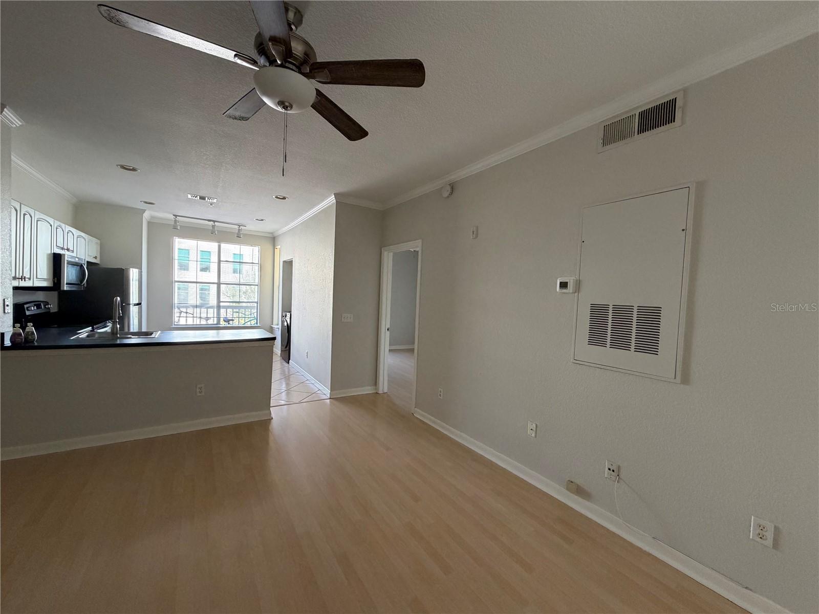 Image 6 of 37 For 860 Orange Avenue 301