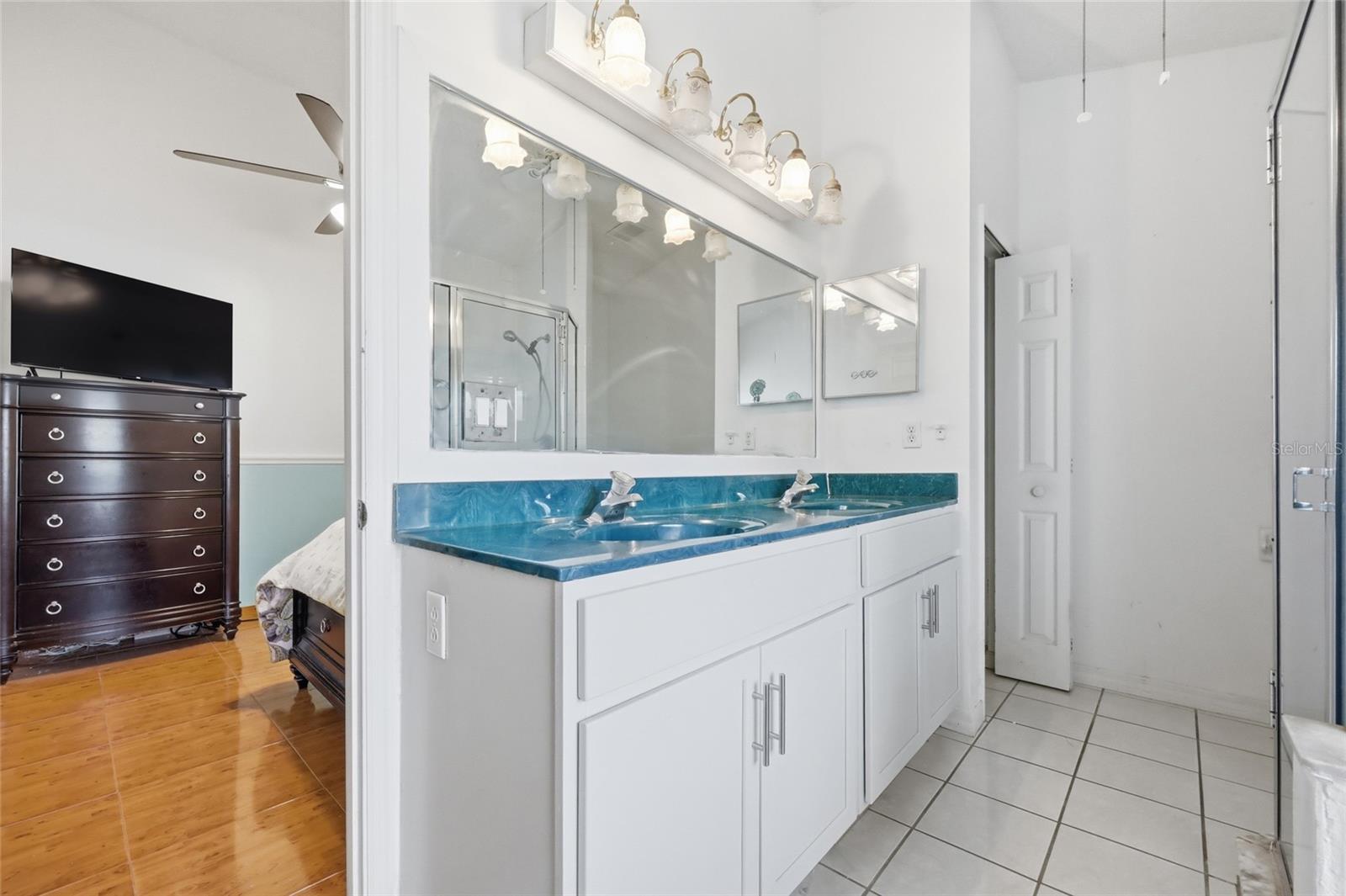 Image 22 of 51 For 12315 Kenton Court