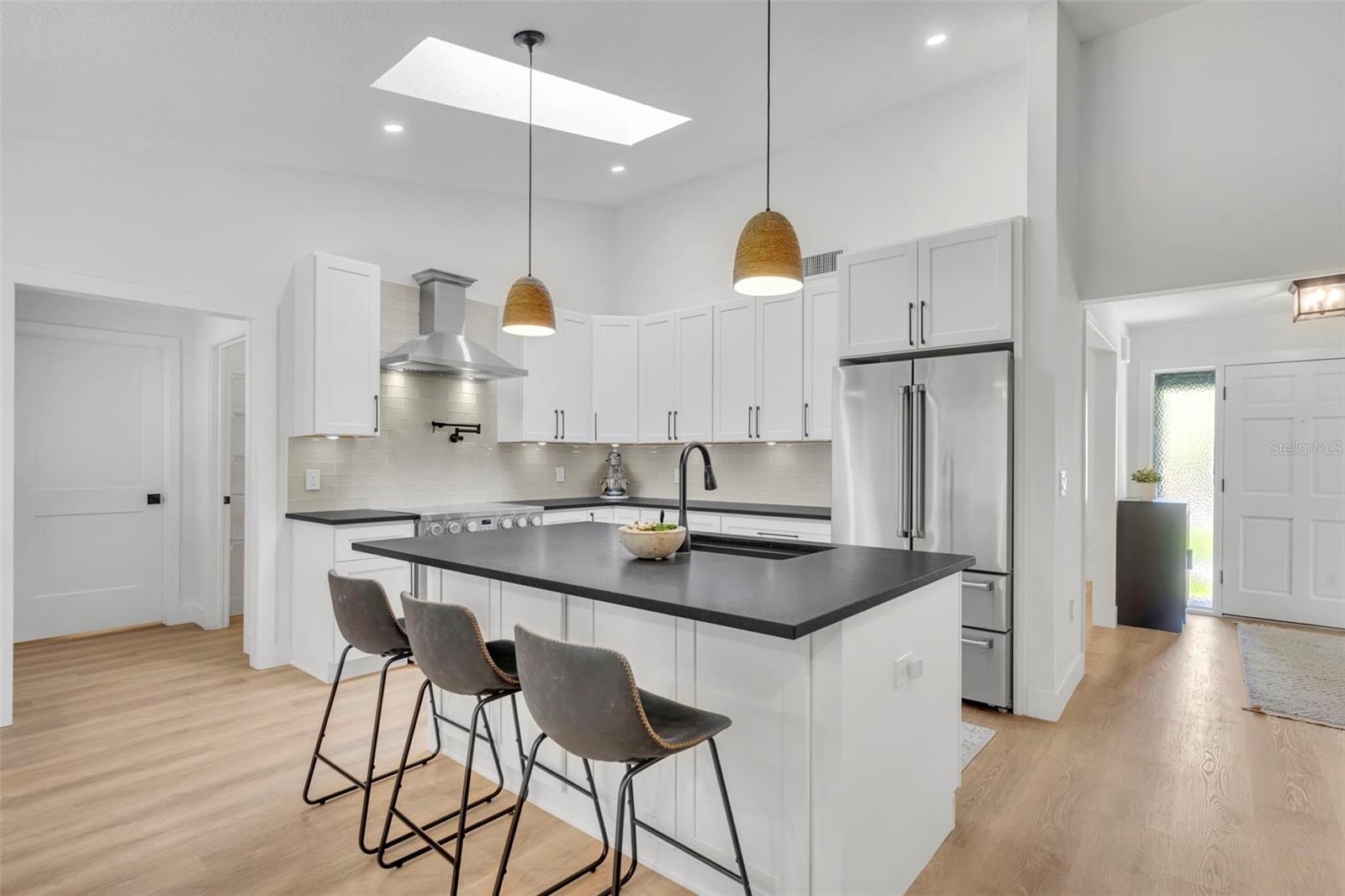 Listing photo id 11 for 853 Pine Shadow Drive