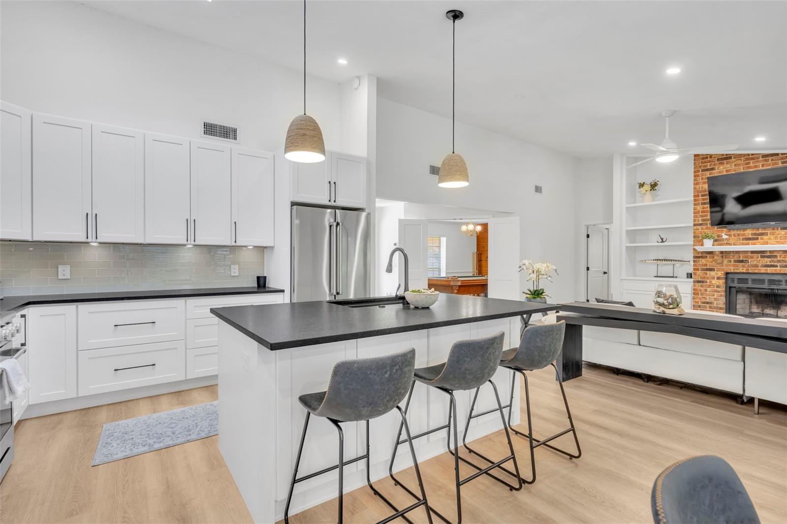 Listing photo id 13 for 853 Pine Shadow Drive