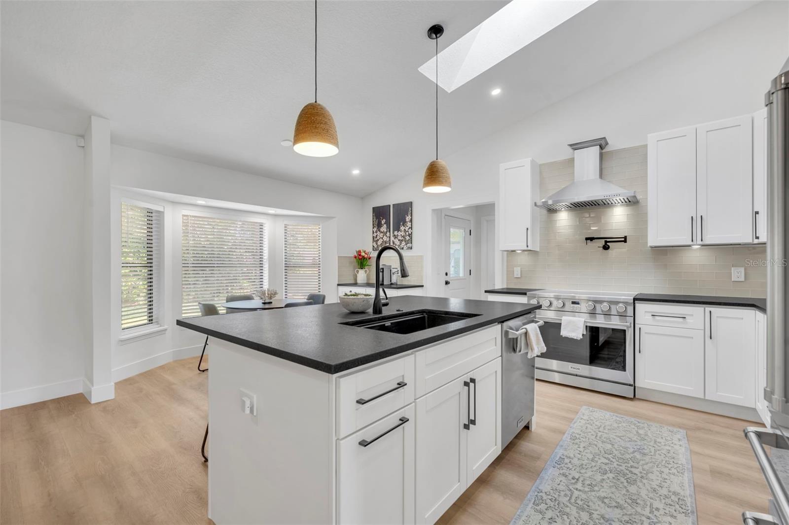 Listing photo id 14 for 853 Pine Shadow Drive