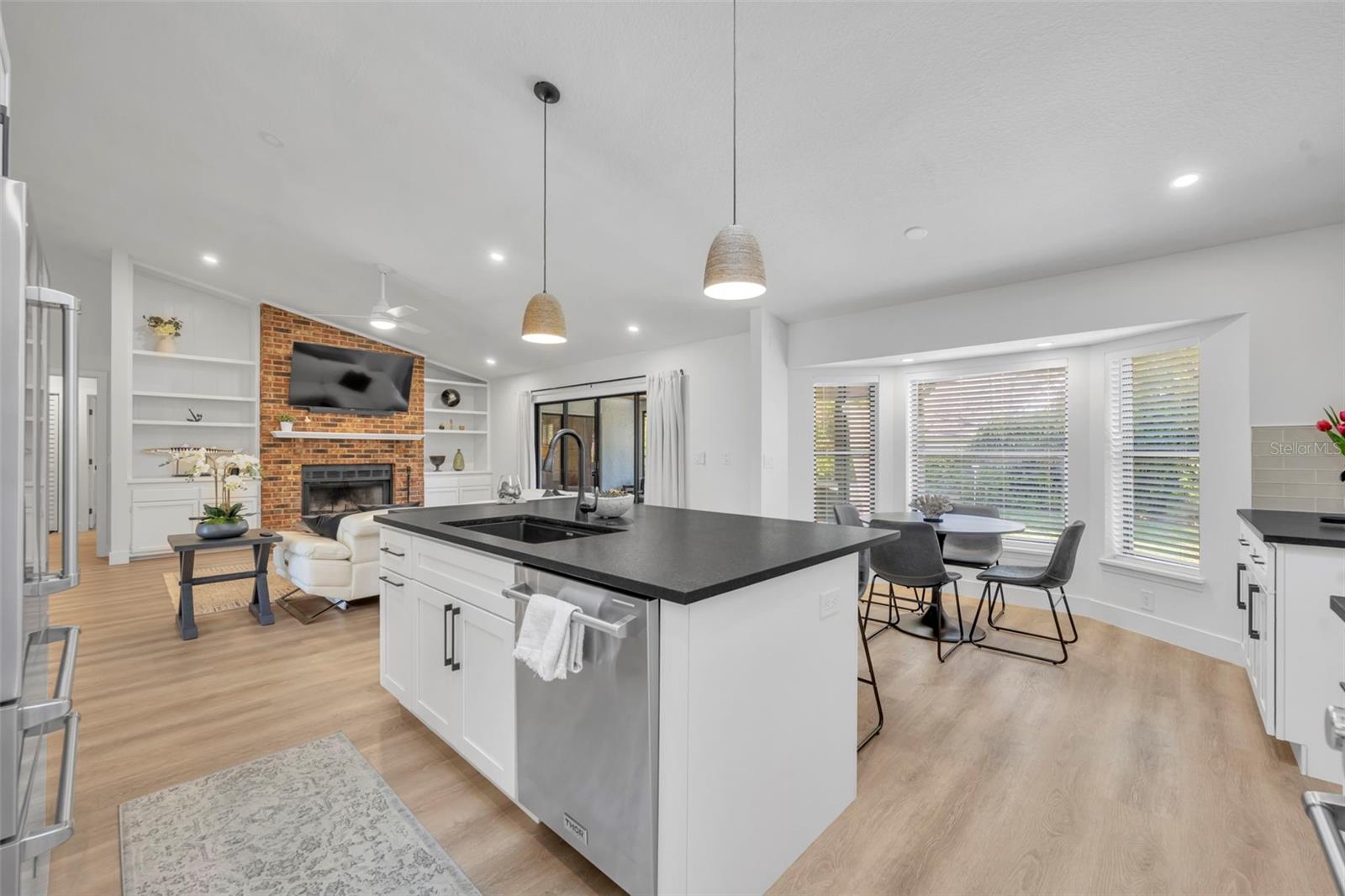 Listing photo id 16 for 853 Pine Shadow Drive