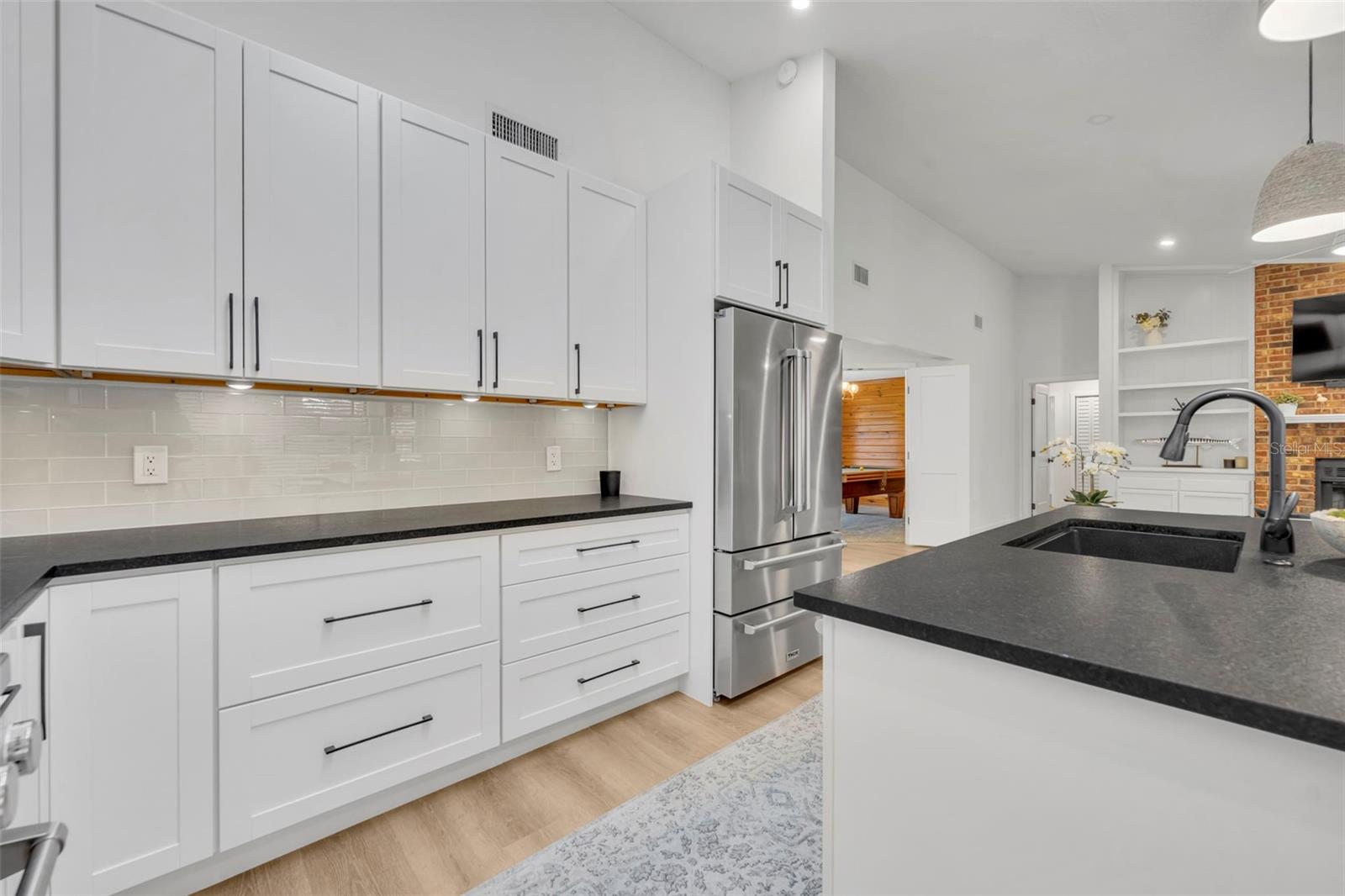 Listing photo id 17 for 853 Pine Shadow Drive