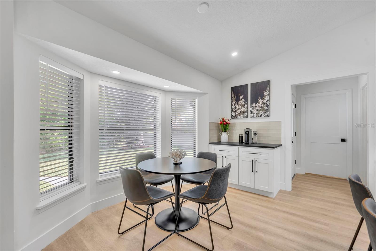 Listing photo id 19 for 853 Pine Shadow Drive