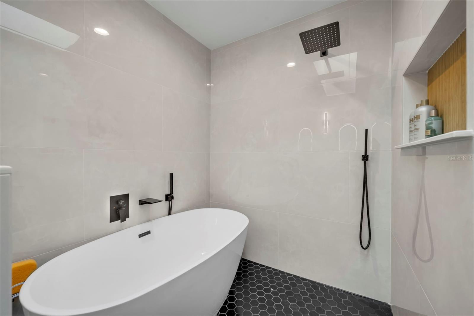 Listing photo id 35 for 853 Pine Shadow Drive