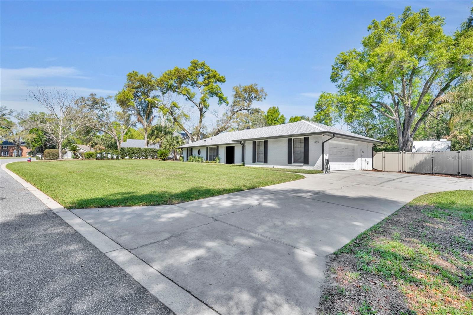 Listing photo id 2 for 853 Pine Shadow Drive