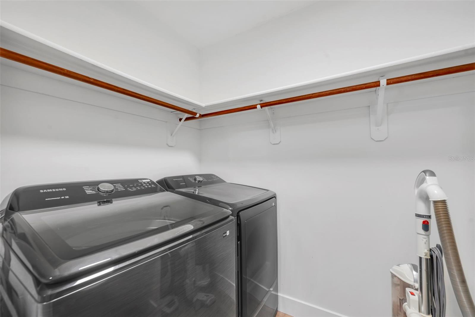 Listing photo id 41 for 853 Pine Shadow Drive