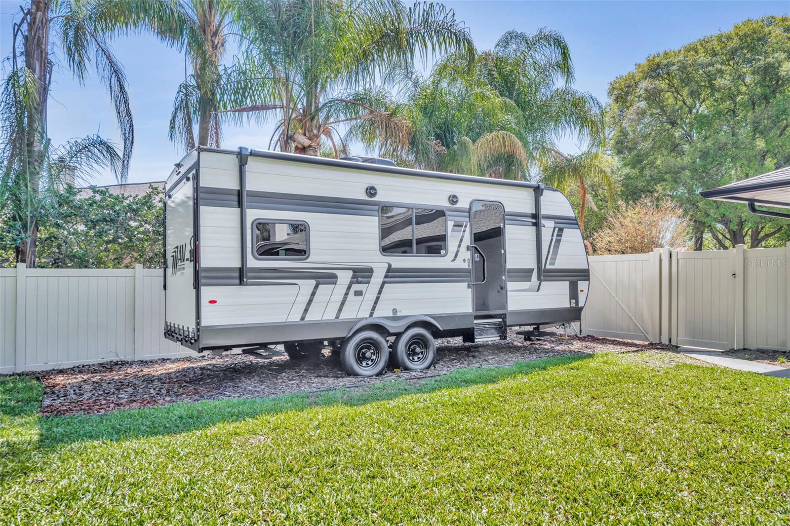 Listing photo id 53 for 853 Pine Shadow Drive