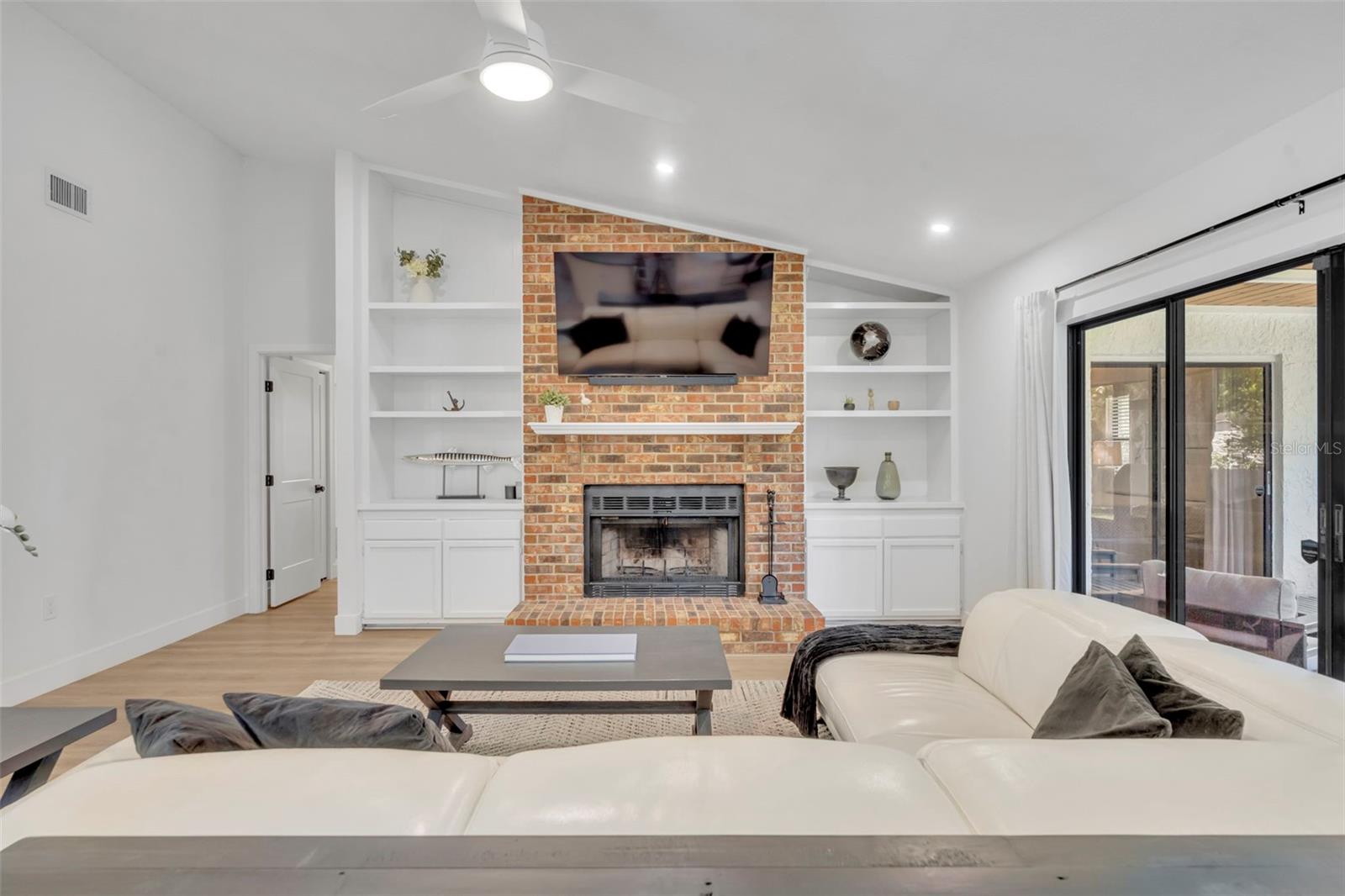 Listing photo id 4 for 853 Pine Shadow Drive