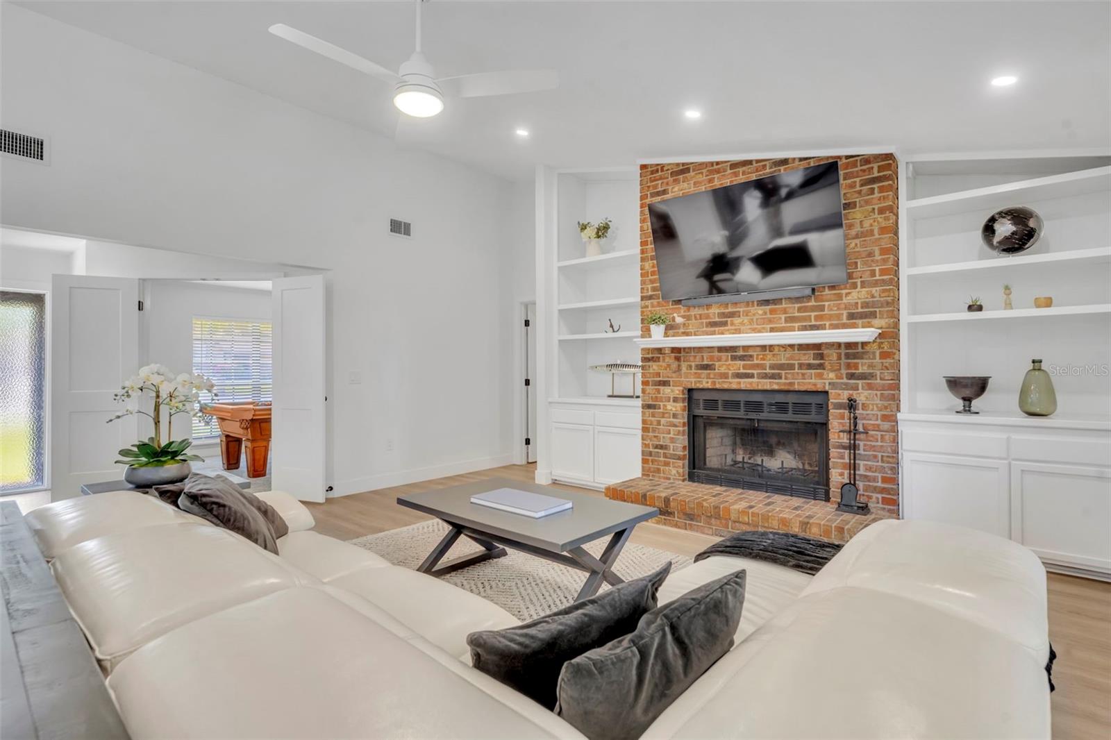 Listing photo id 5 for 853 Pine Shadow Drive