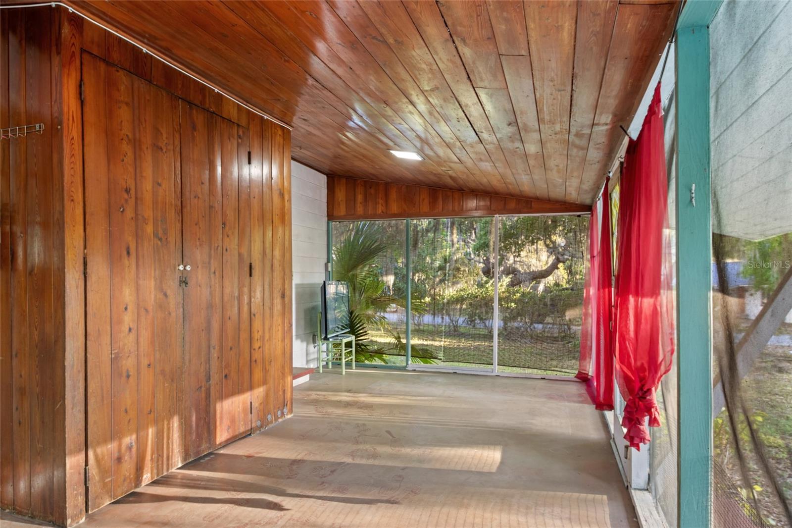 Image 27 of 49 For 2304 Vine Street