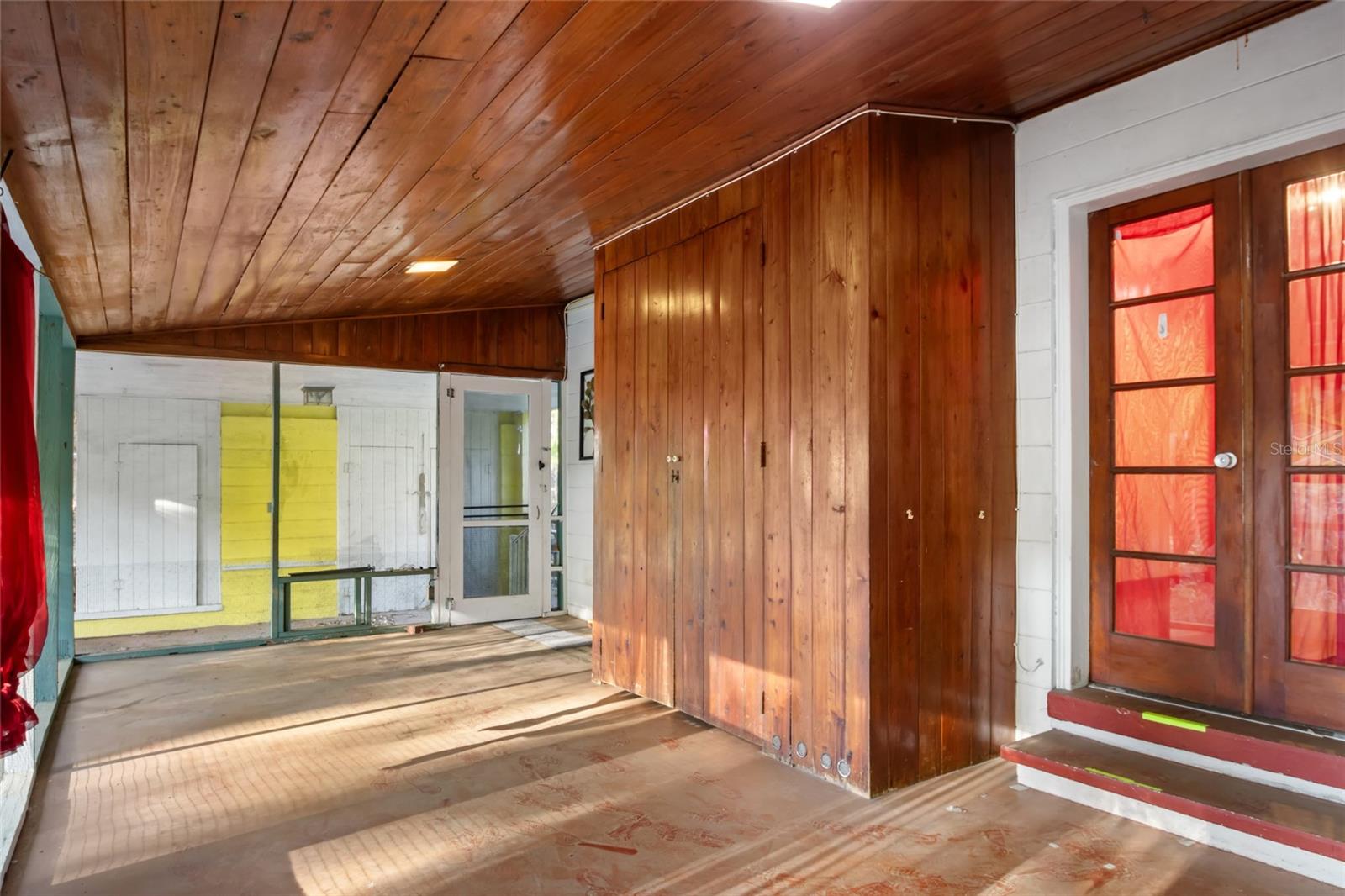 Image 28 of 49 For 2304 Vine Street