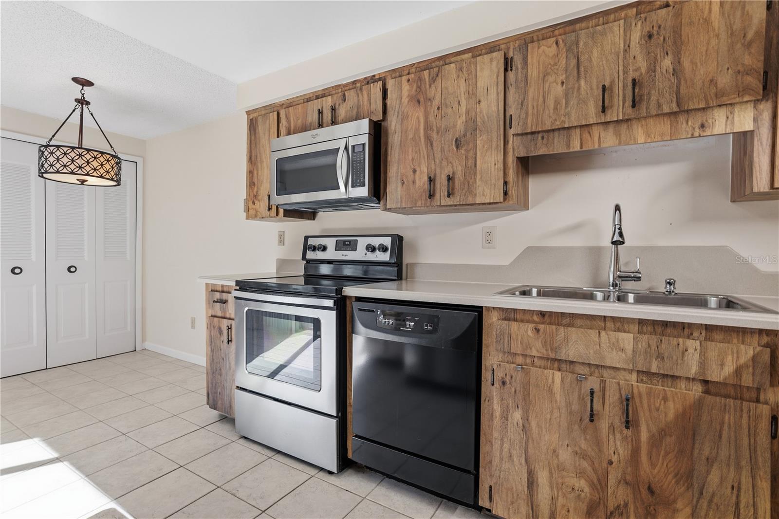 Image 38 of 56 For 618 Woodridge Drive