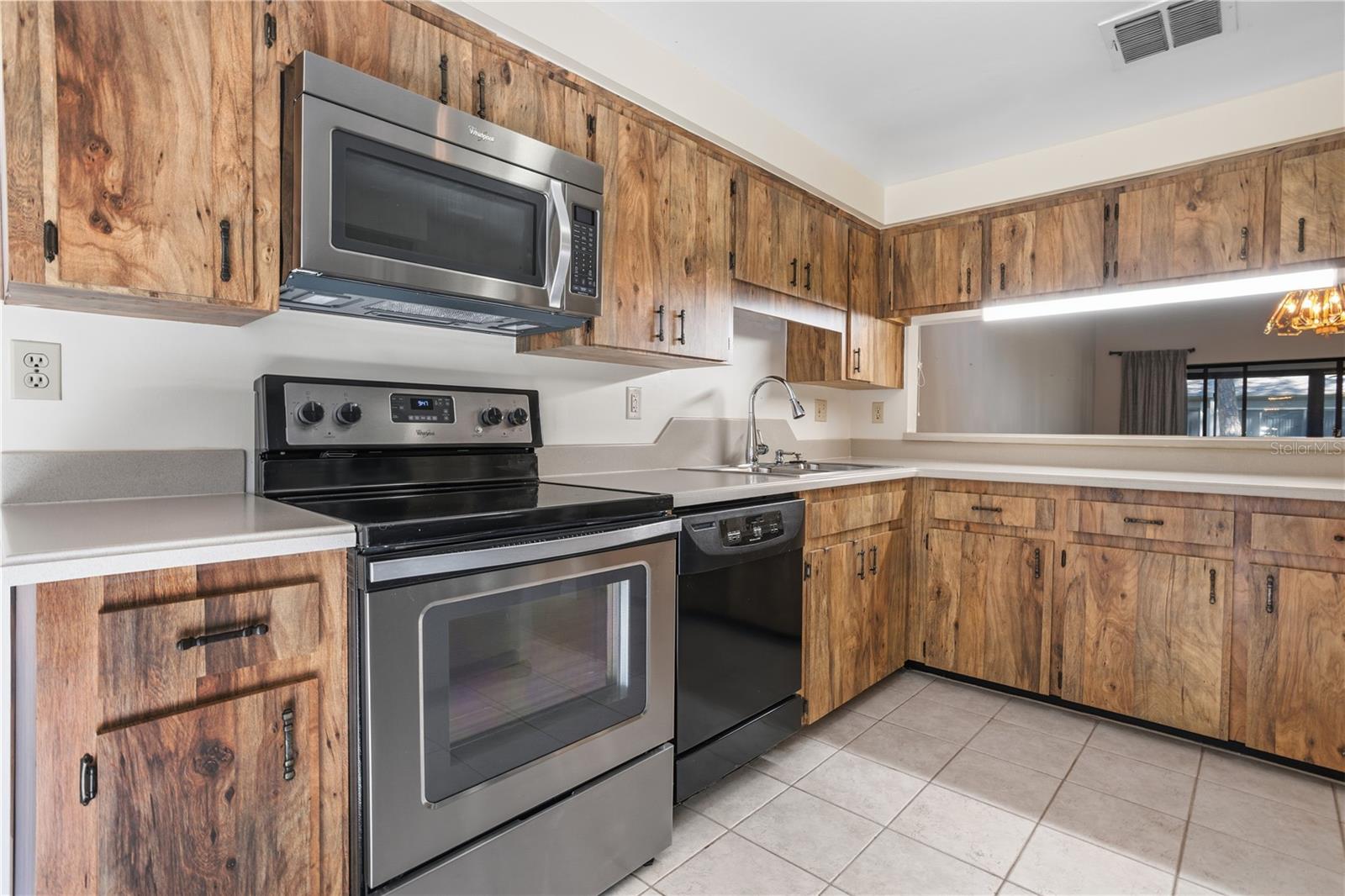 Image 8 of 56 For 618 Woodridge Drive